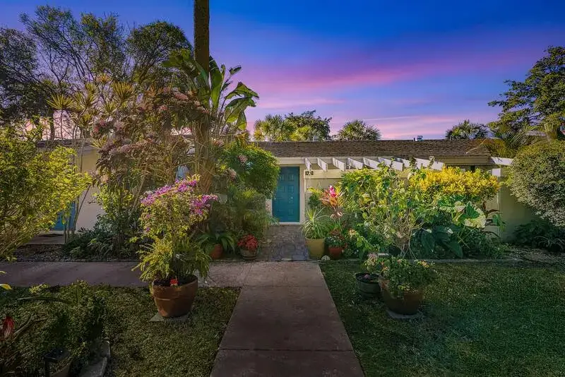 2 bedroom 2 bath Residential for sale at 2016 SW 29th Court, Delray Beach FL 33445