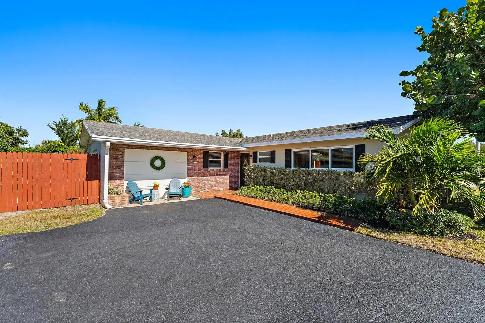 3 bedroom 2 bath Residential for sale at 1401 N Lake Court, Lake Clarke Shores FL 33406