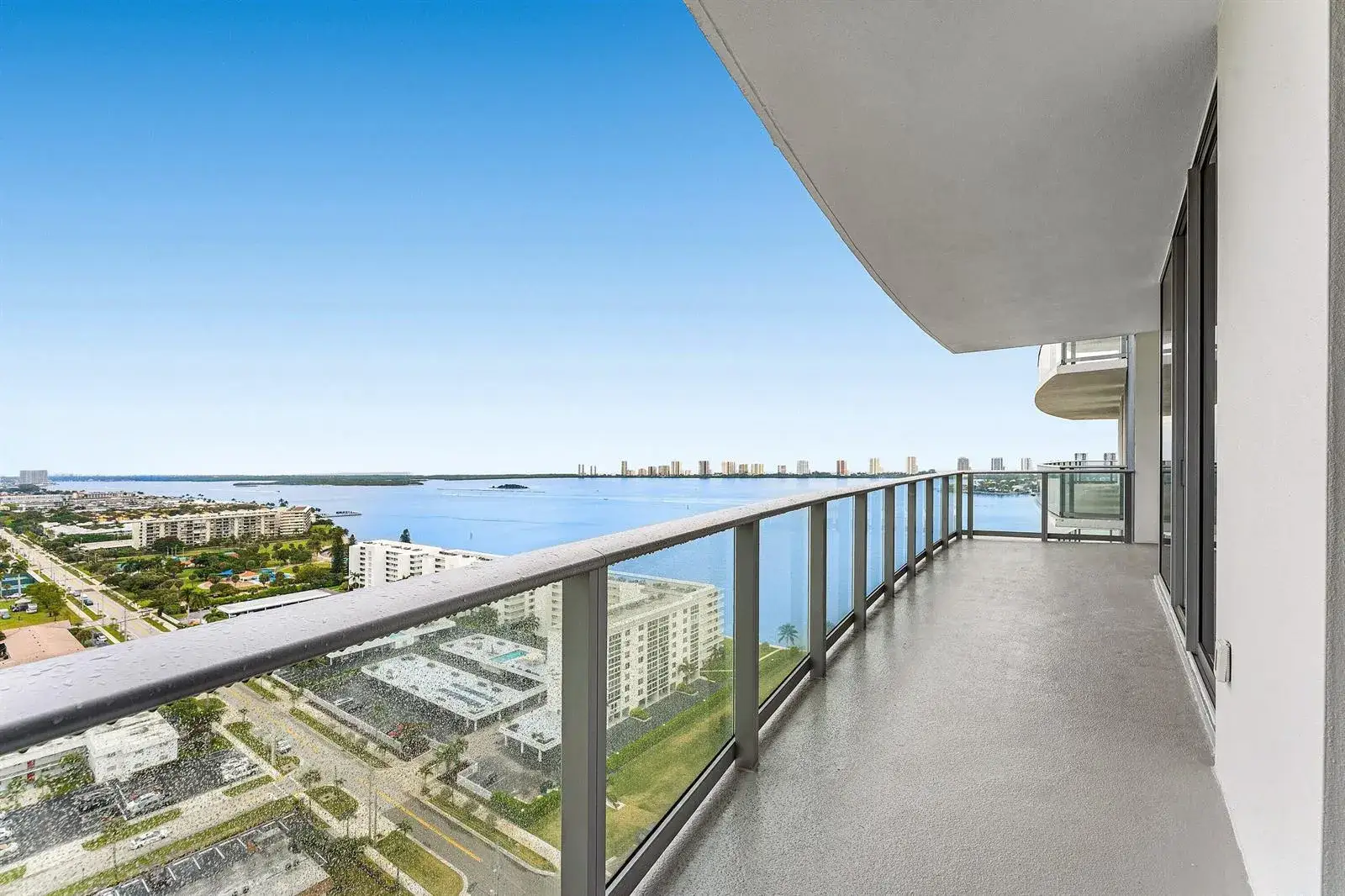 2 bedroom 2 bath Residential for sale at 220 Lake Shore Drive # 2005, Lake Park FL 33403