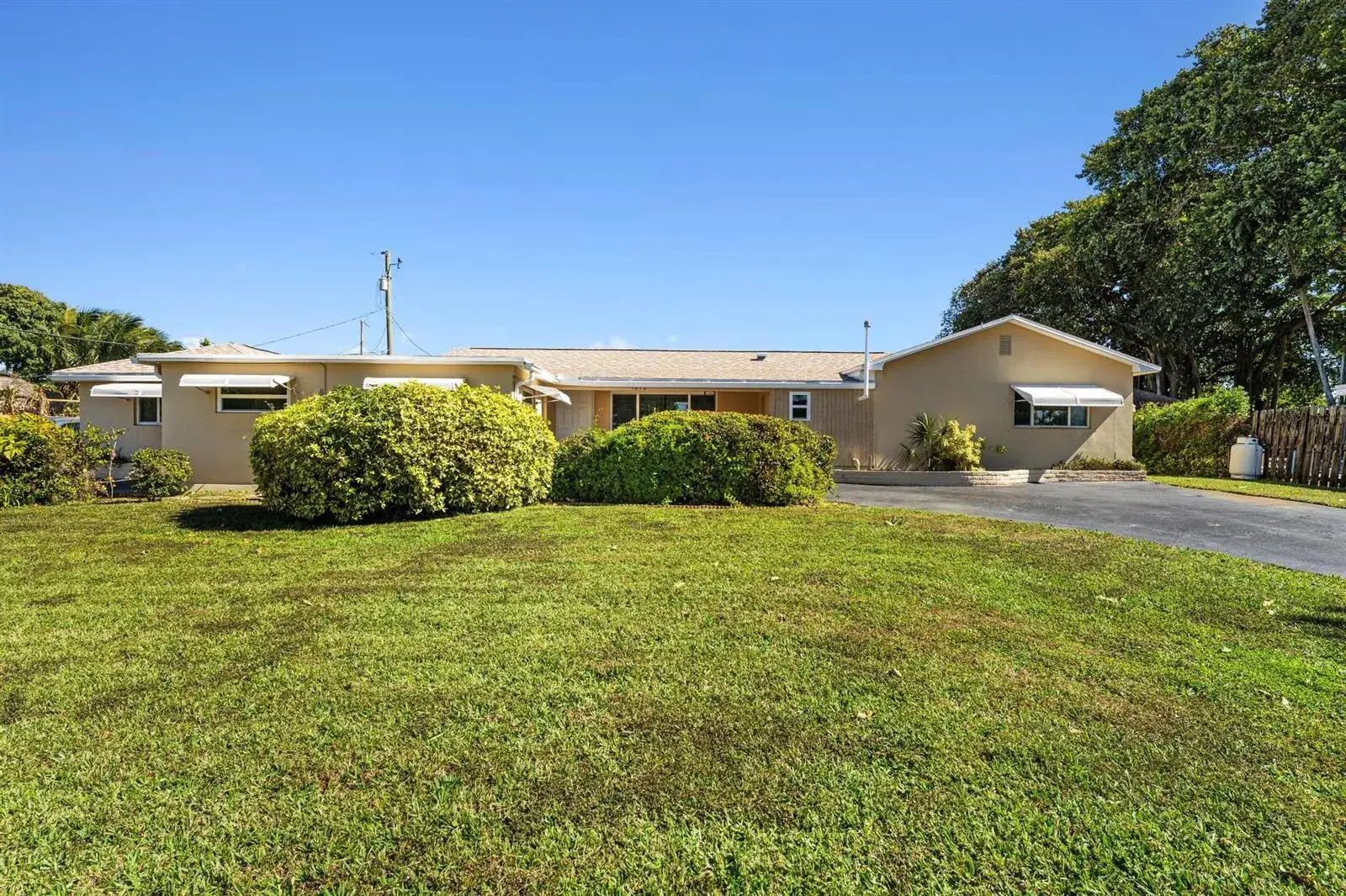 3 bedroom 2 bath Residential for sale at 1812 High Ridge Road, Lake Worth FL 33461