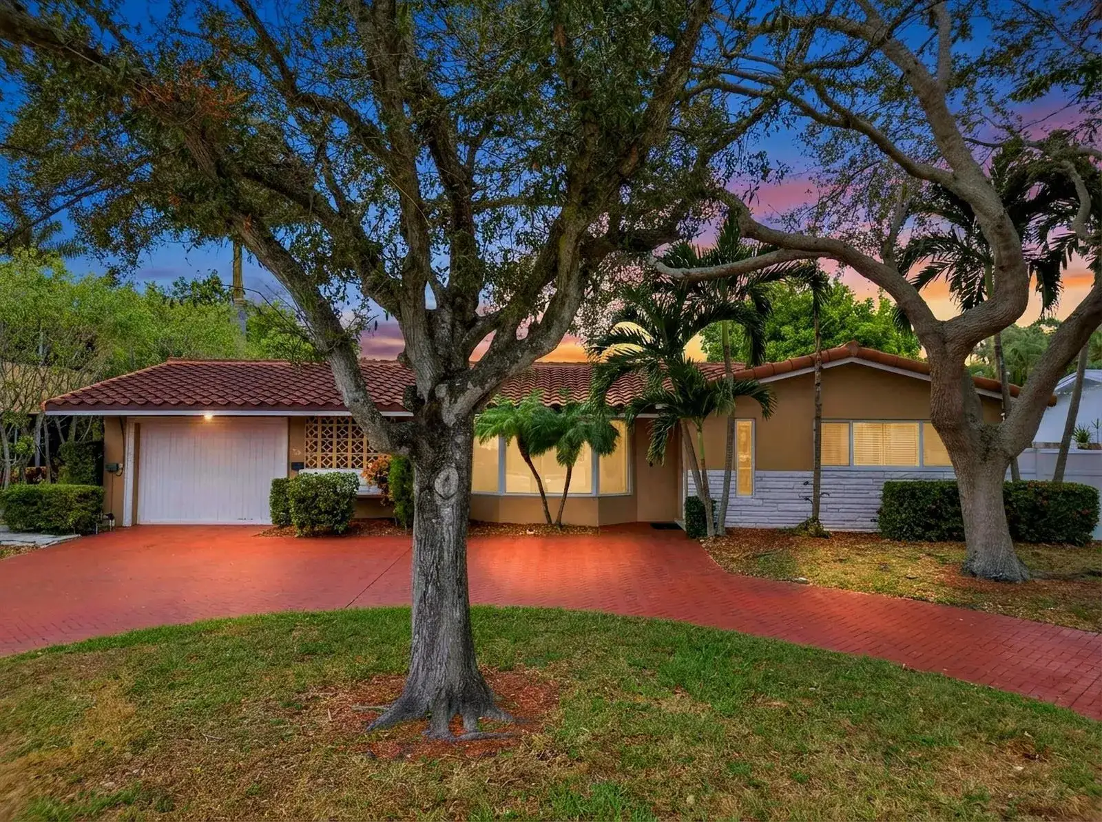 1921 NE 28th Court, Lighthouse Point FL 33064