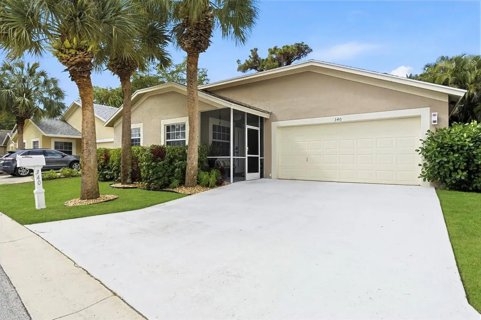 3 bedroom 2 bath Residential for sale at 340 Hammocks Trail, FL 33413