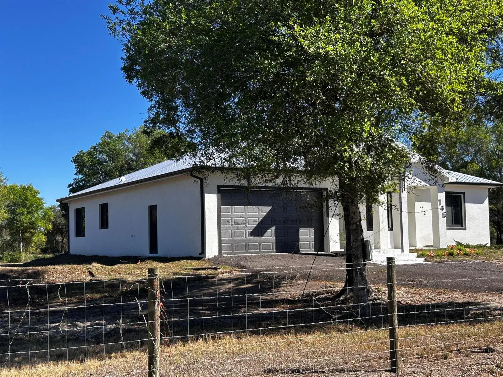 4 bedroom 3 bath Residential for sale at 745 N Estribo Street, Clewiston FL 33440