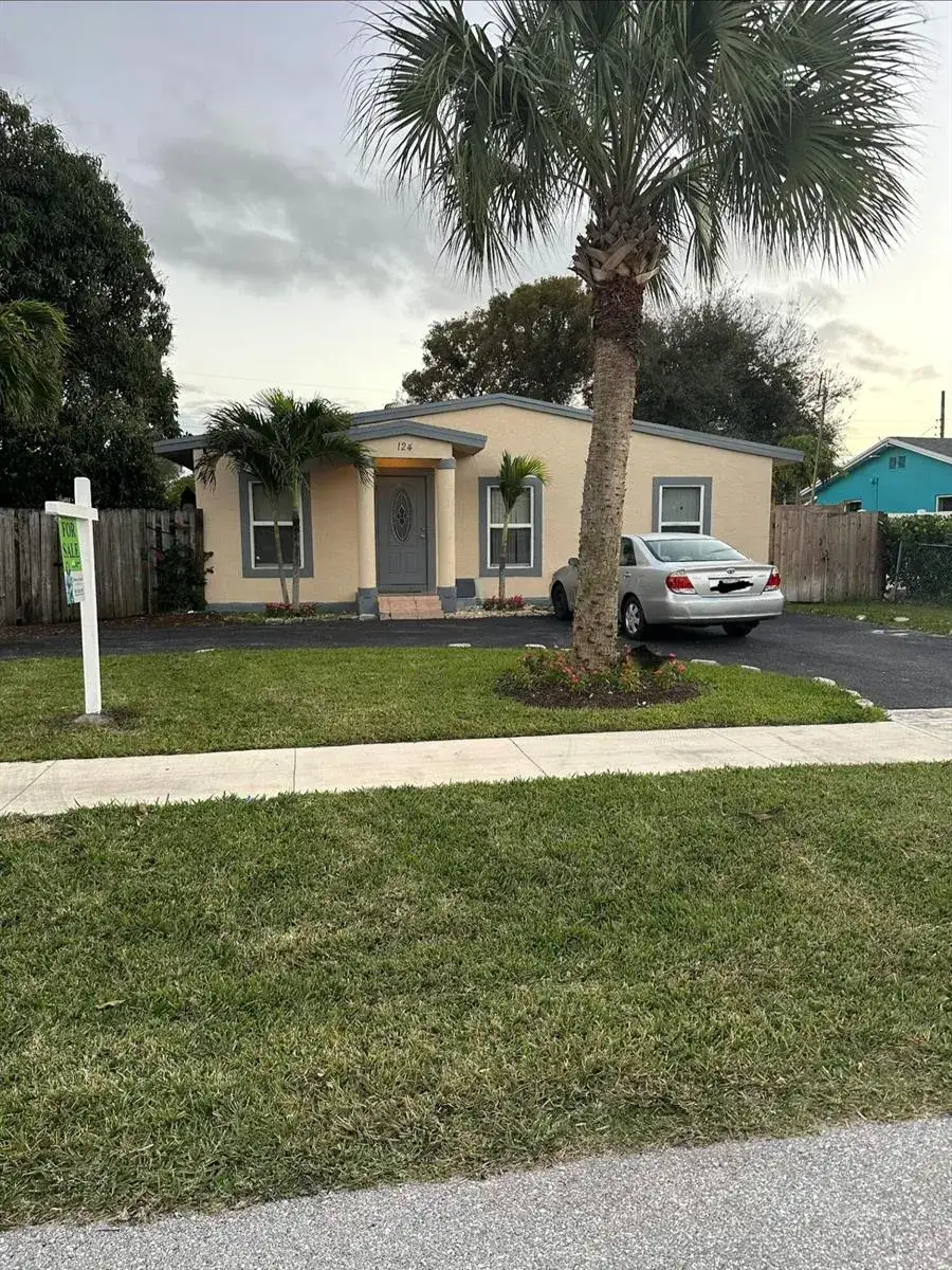 3 bedroom 2 bath Residential for sale at 124 SW 10th Avenue, Boynton Beach FL 33435