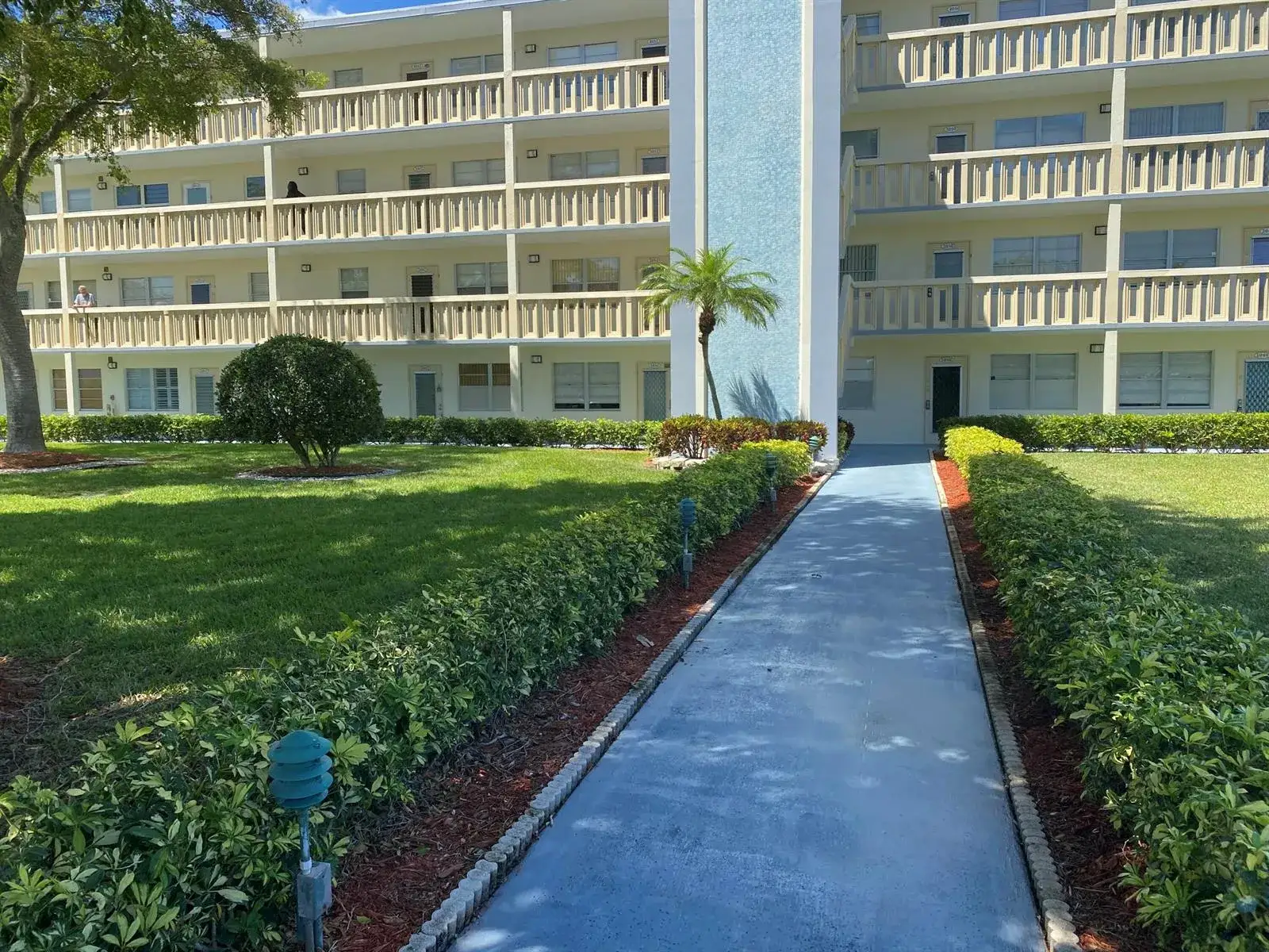 2 bedroom 1 bath Residential for sale at 2054 Ainslie D, Boca Raton FL 33434