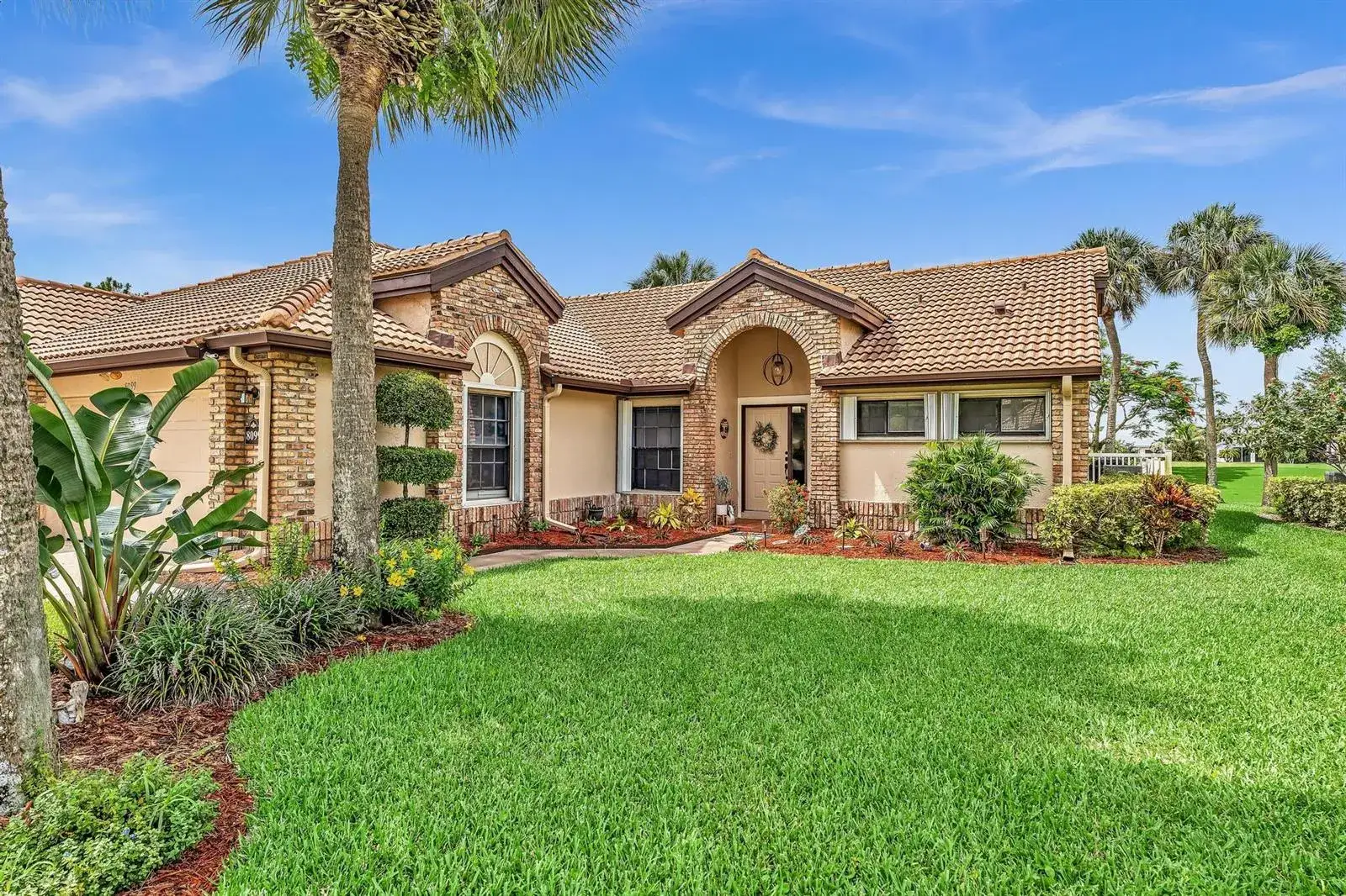 2 bedroom 2 bath Residential for sale at 8099 Cassia Drive, Boynton Beach FL 33472