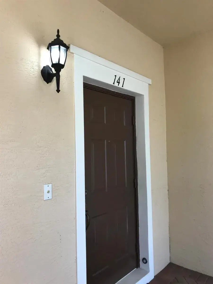 3 bedroom 2 bath Residential Lease for rent at 141 E Thatch Palm Circle, Jupiter FL 33458