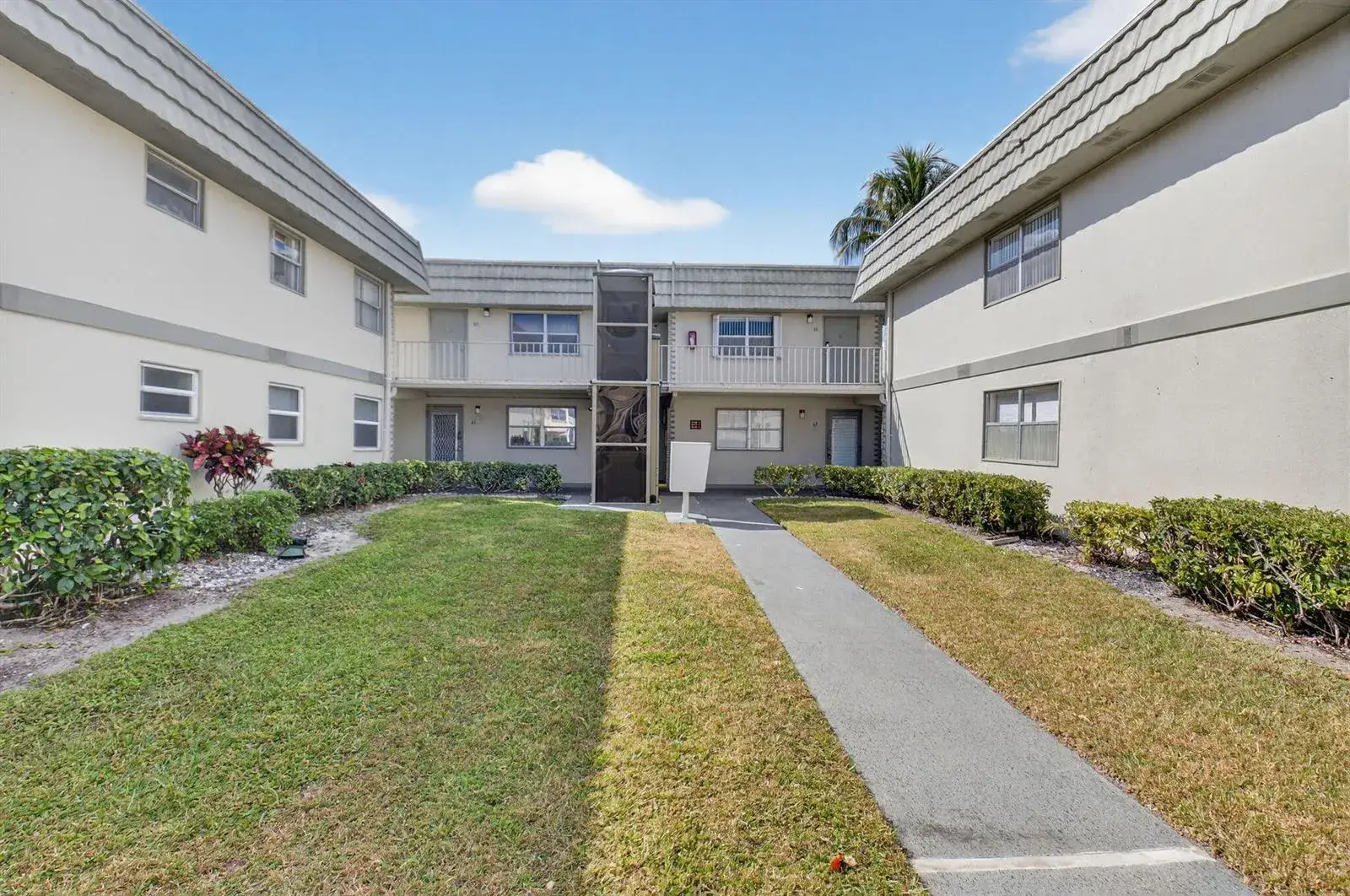 2 bedroom 2 bath Residential for sale at 61 Brittany B # 61, Delray Beach FL 33446