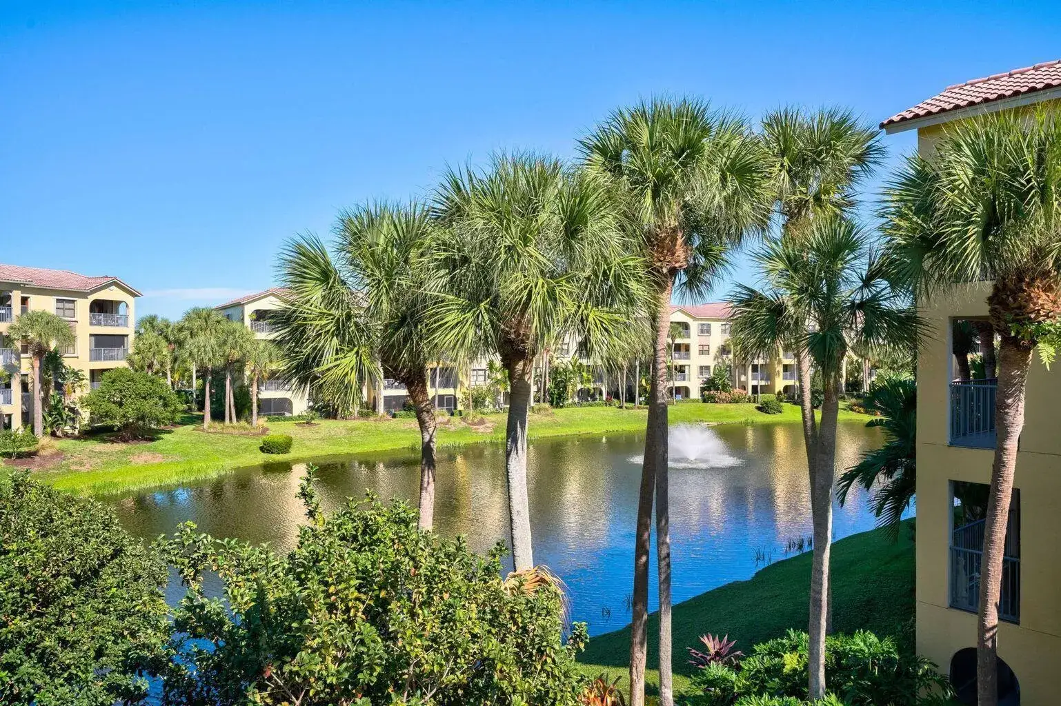 3 bedroom 2 bath Residential Lease for rent at 300 Uno Lago Drive # 305, Juno Beach FL 33408