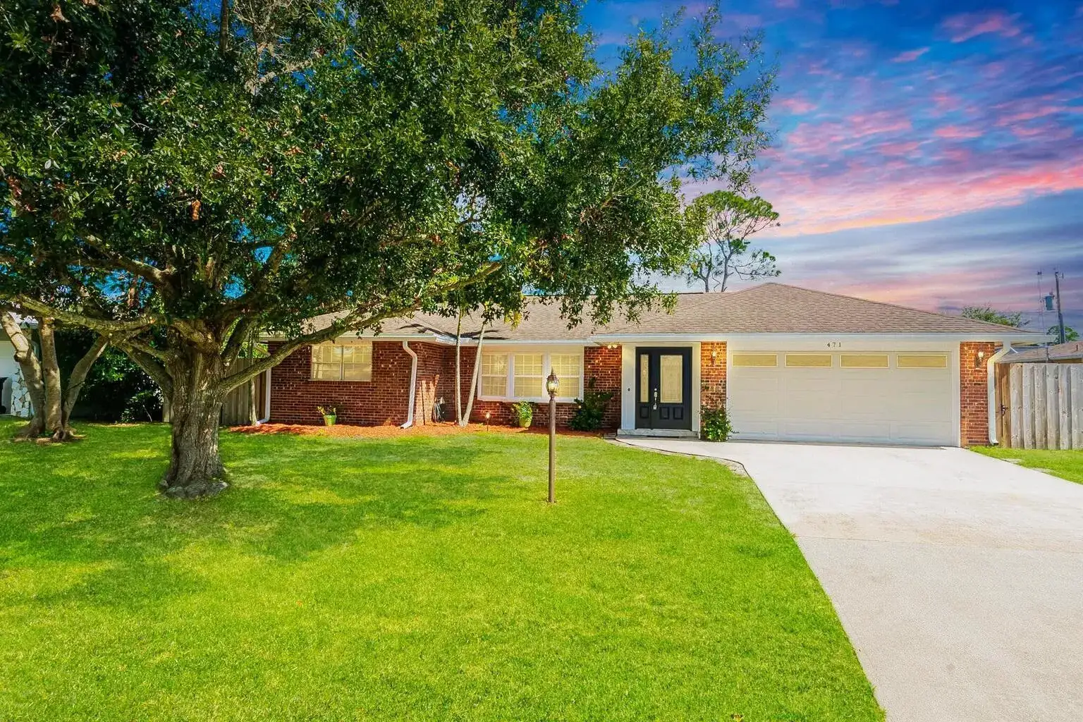 3 bedroom 2 bath Residential for sale at 471 SE Lamon Lane, Port St. Lucie FL 34983