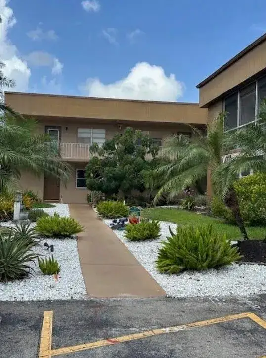 2 bedroom 2 bath Residential Lease for rent at 29 Flanders A, Delray Beach FL 33484