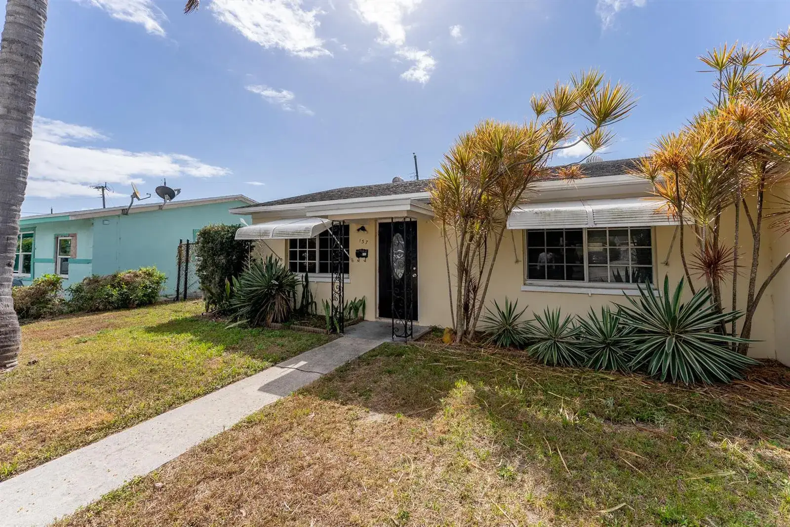 3 bedroom 2 bath Residential for sale at 137 W 34th Street, Riviera Beach FL 33404