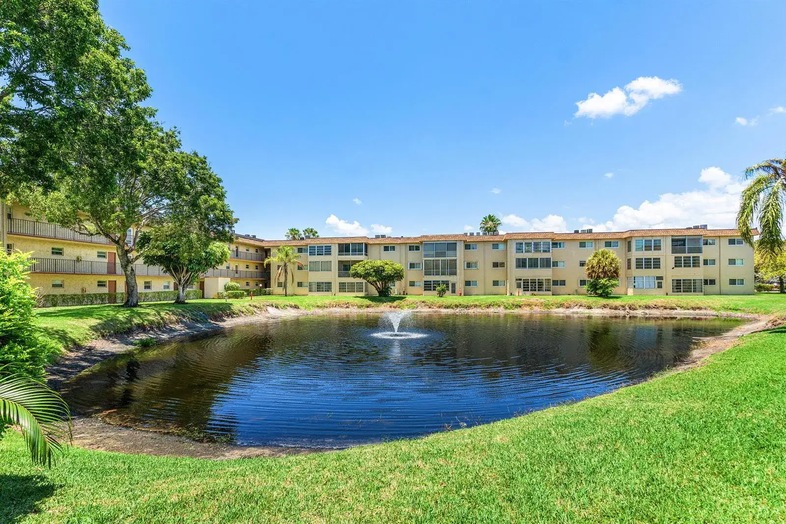 2 bedroom 2 bath Residential for sale at 721 Lori Drive # 208, Palm Springs FL 33461