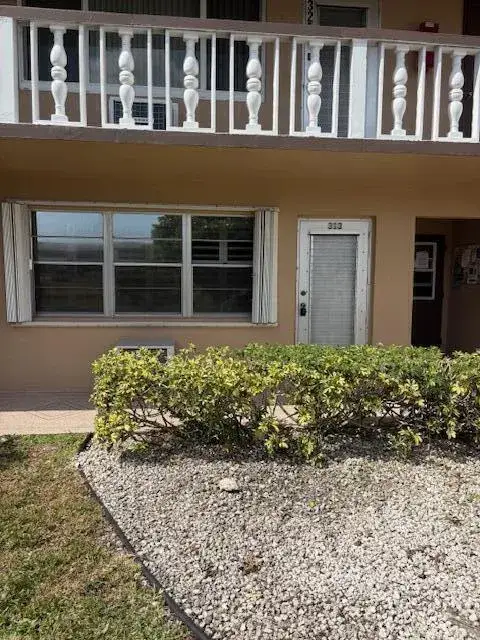1 bedroom 1 bath Residential for sale at 313 Andover # M, West Palm Beach FL 33417