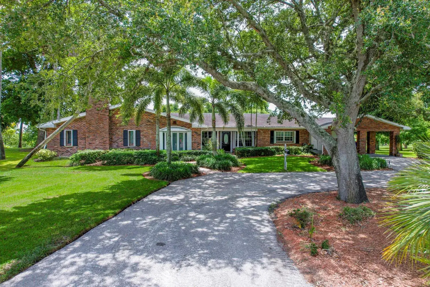 3 bedroom 3 bath Residential for sale at 13348 Us Highway 441, Canal Point FL 33438