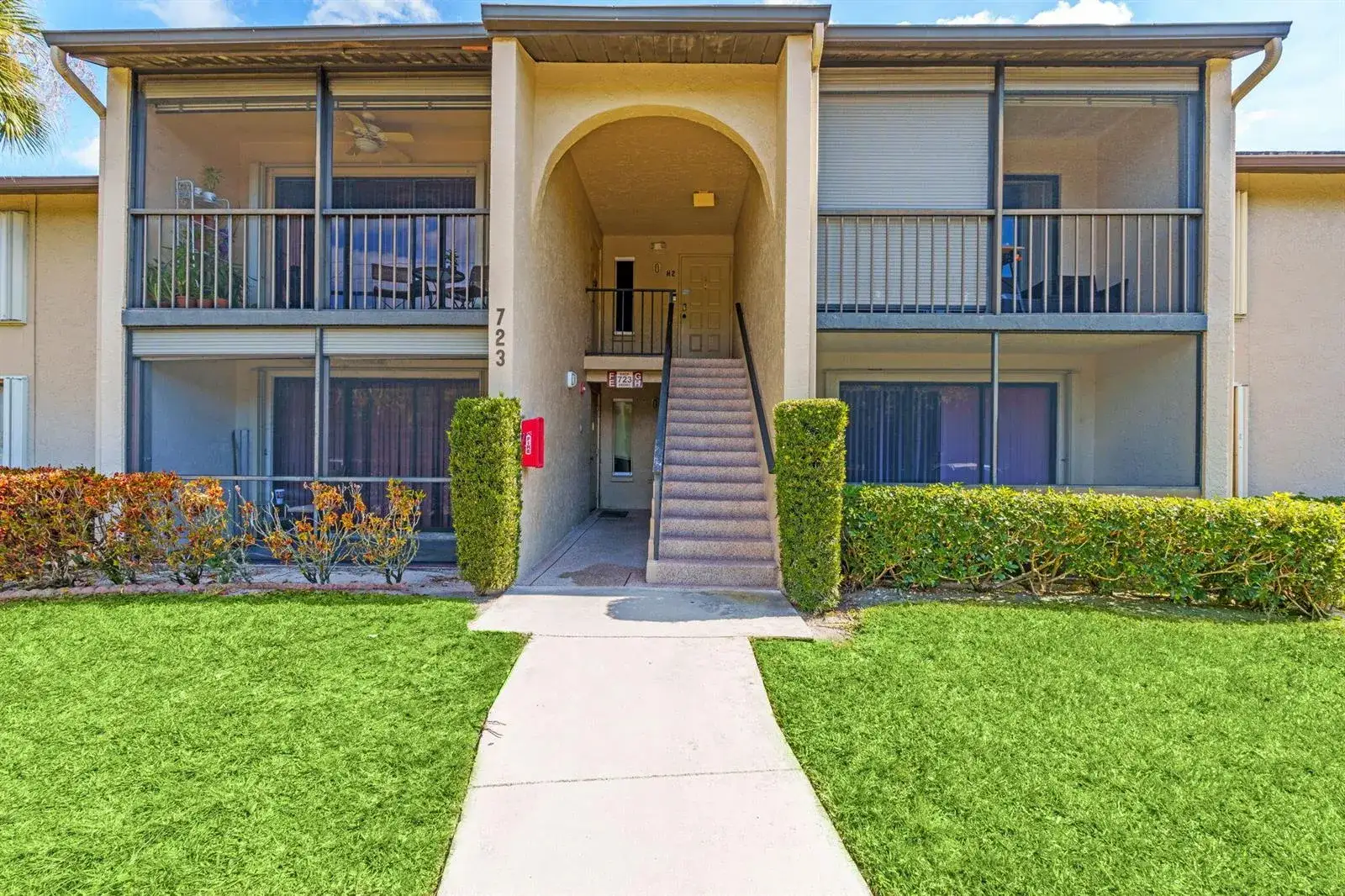 3 bedroom 2 bath Residential for sale at 723 Sunny Pine Way # H2, FL 33415