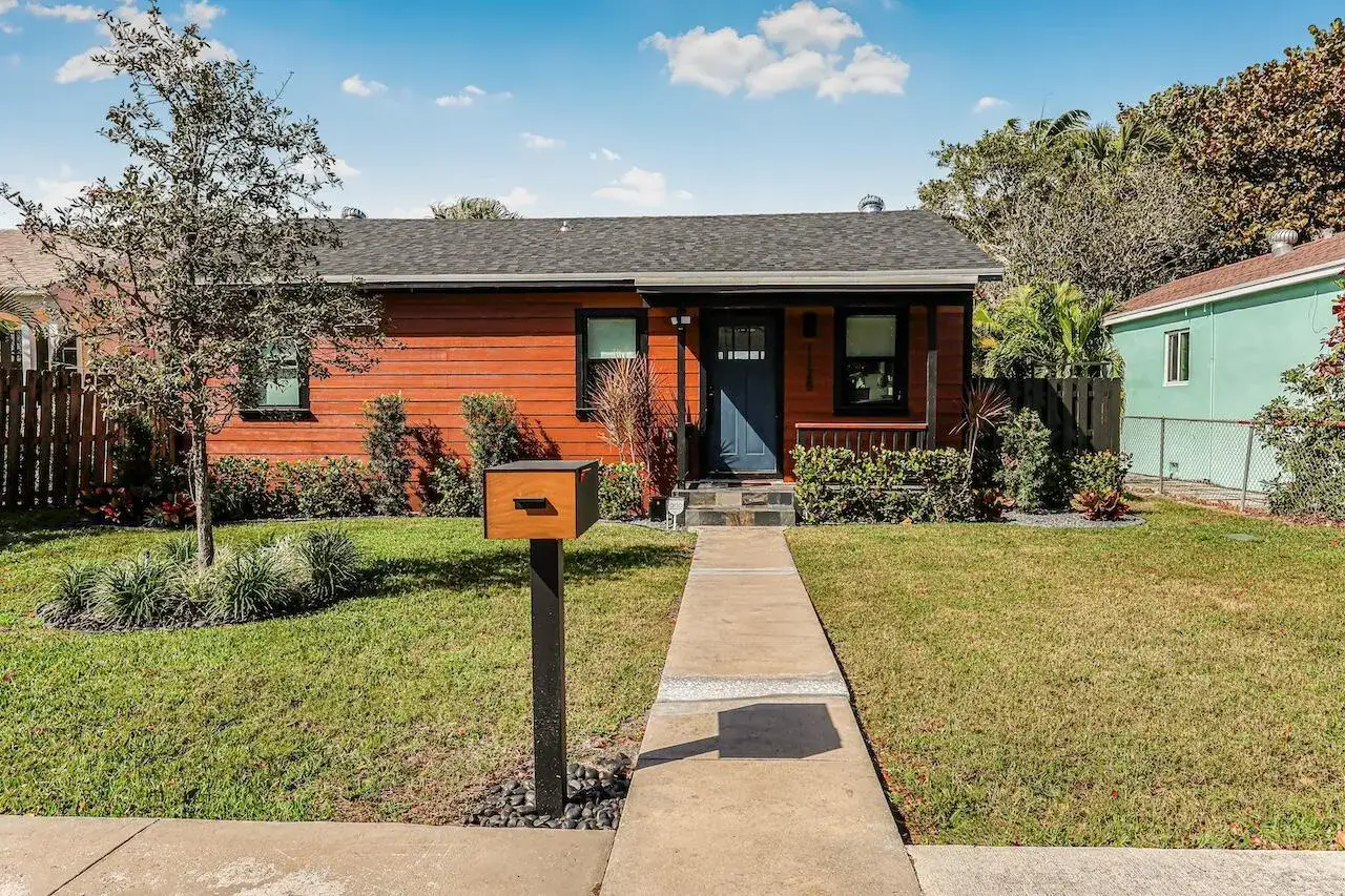 3 bedroom 3 bath Residential for sale at 1125 N K Street, FL 33460