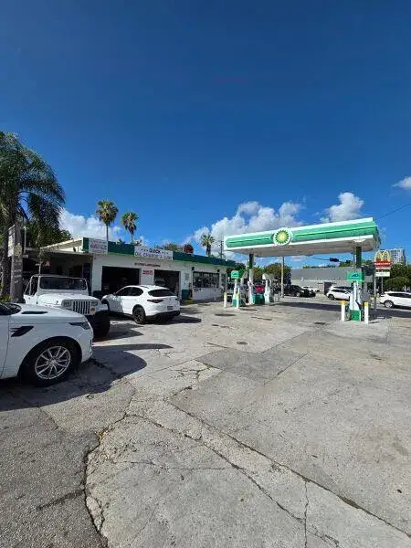 Commercial Sale for sale at 3198 S Dixie Highway, Miami FL 33133