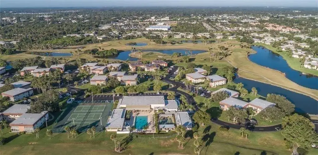 2 bedroom 2 bath Residential Lease for rent at 106 Spring Lake Court # 201, Vero Beach FL 32962