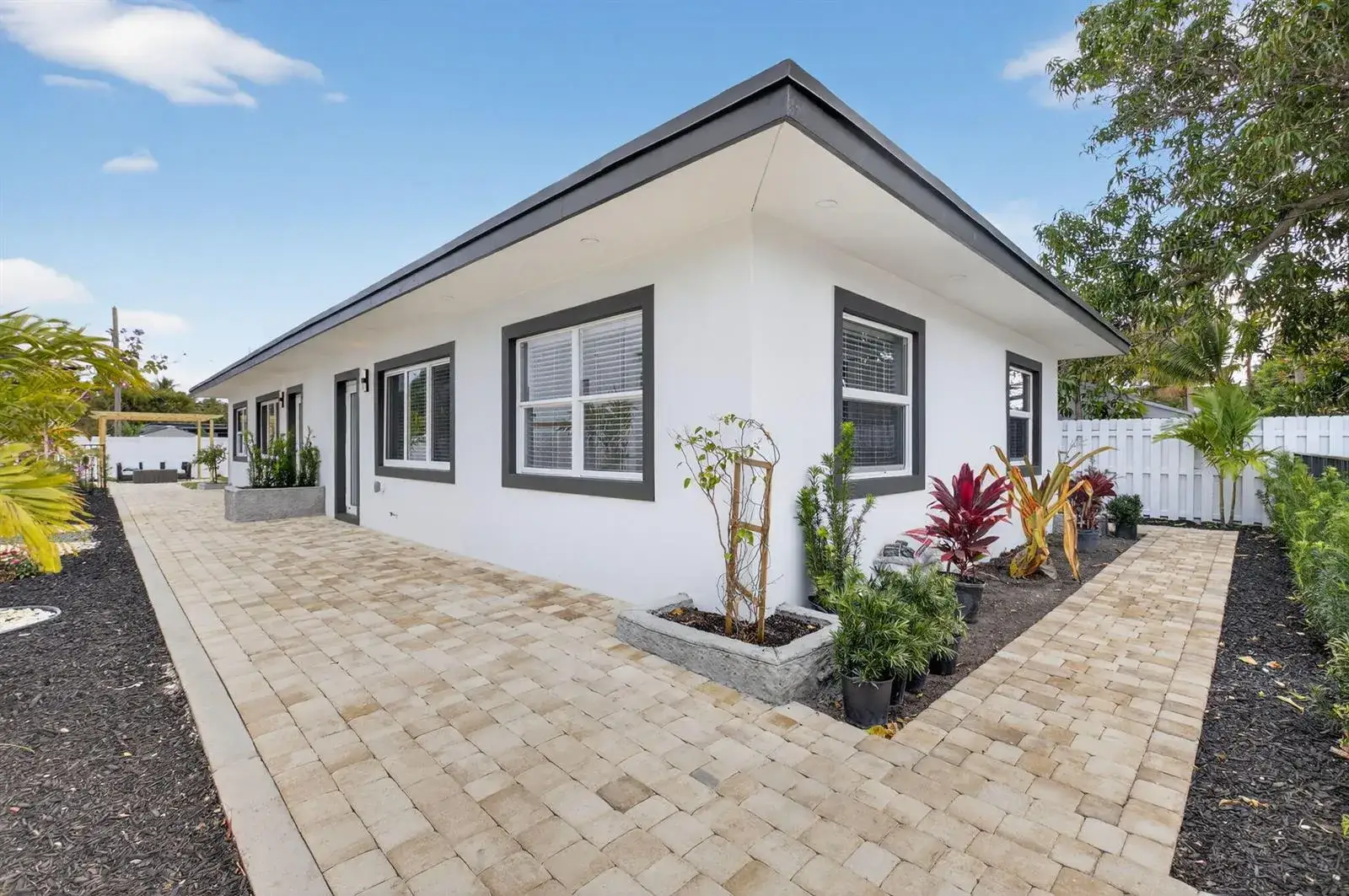 2 bedroom 2 bath Residential Lease for rent at 341 SE 3rd Avenue, Delray Beach FL 33483