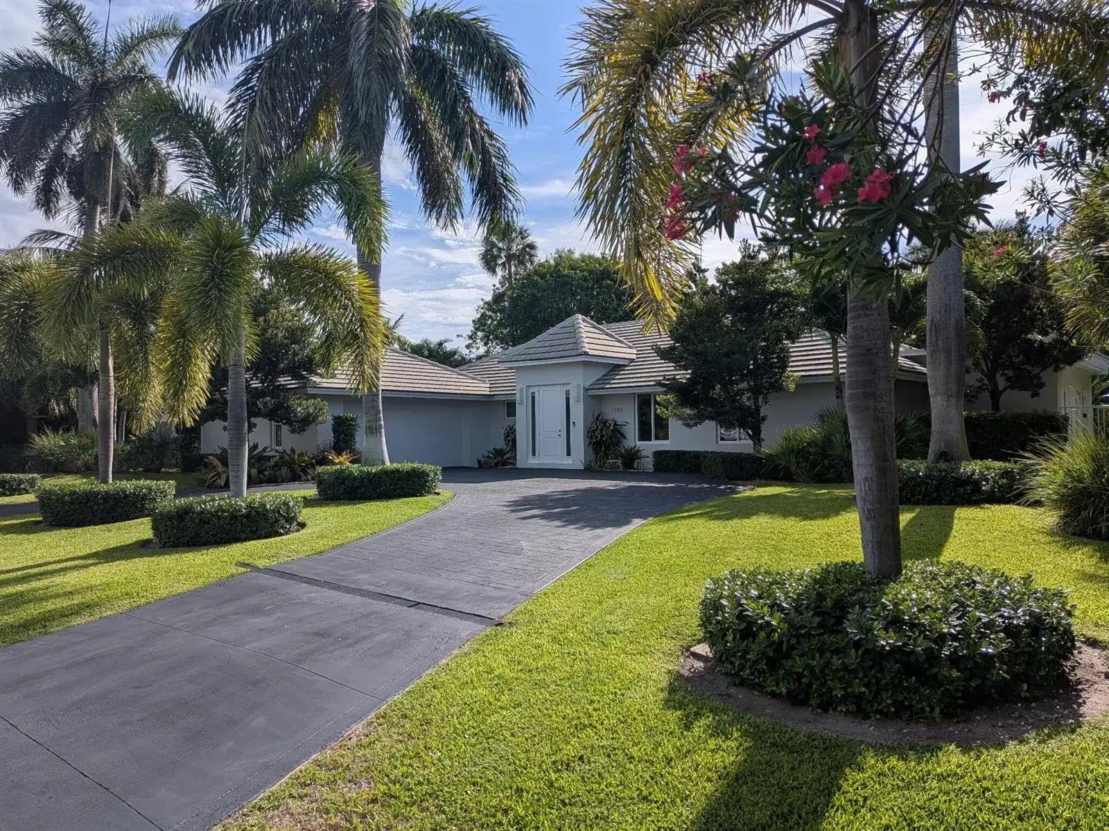 3 bedroom 3 bath Residential for sale at 1386 S Atlantic Drive, Lantana FL 33462