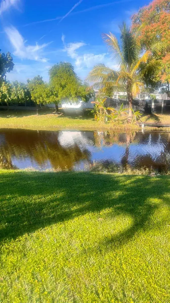 2 bedroom 2 bath Residential for sale at 7505 NW 5th Place # 106, Margate FL 33063