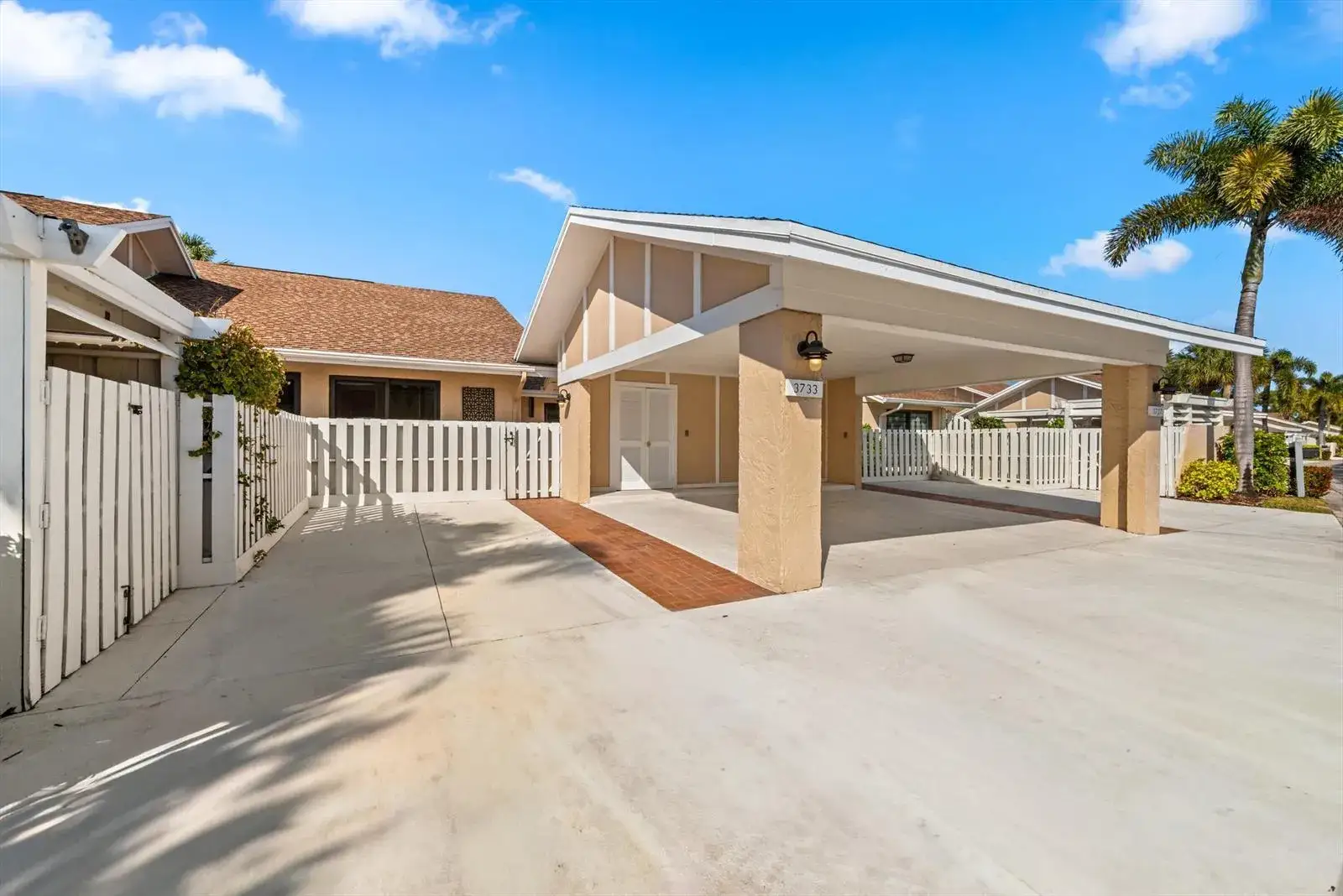 3 bedroom 2 bath Residential for sale at 3733 Cape Pointe Circle, Jupiter FL 33477
