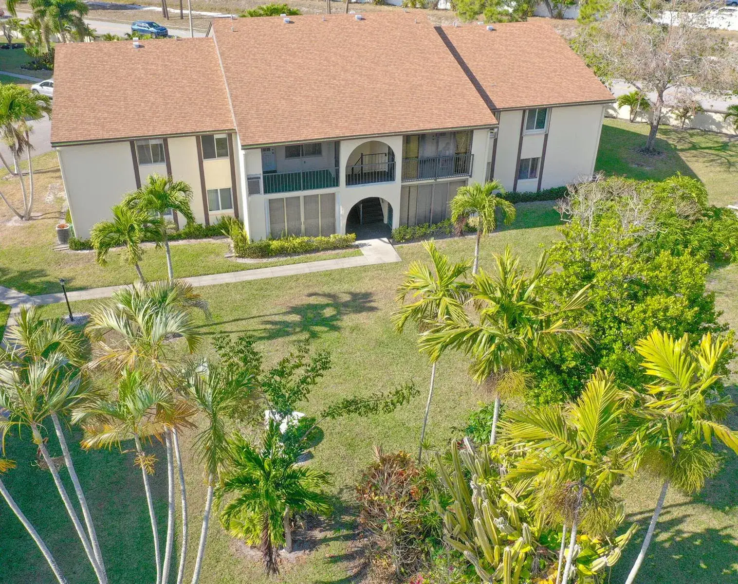 2 bedroom 1 bath Residential for sale at 3530 Pine Needle Drive # 2, FL 33463
