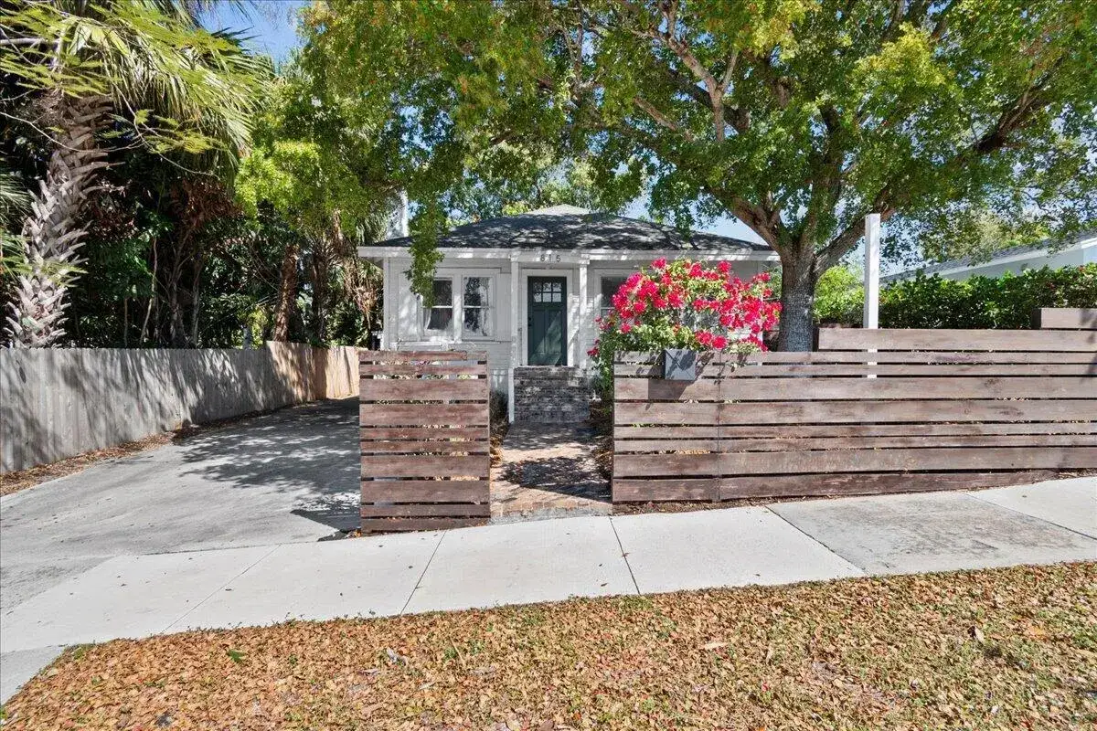 3 bedroom 1 bath Residential for sale at 815 Omar Road, West Palm Beach FL 33405