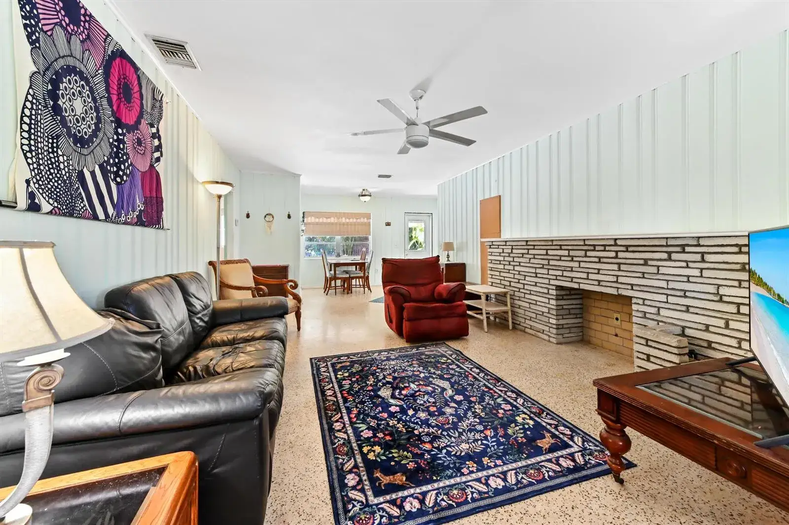2 bedroom 1 bath Residential for sale at 411 N Lakeside Drive, FL 33460