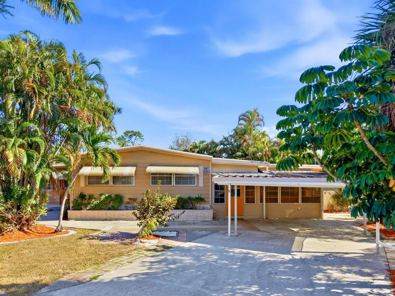 2 bedroom 2 bath Residential for sale at 8903 Oak Street, Boynton Beach FL 33436