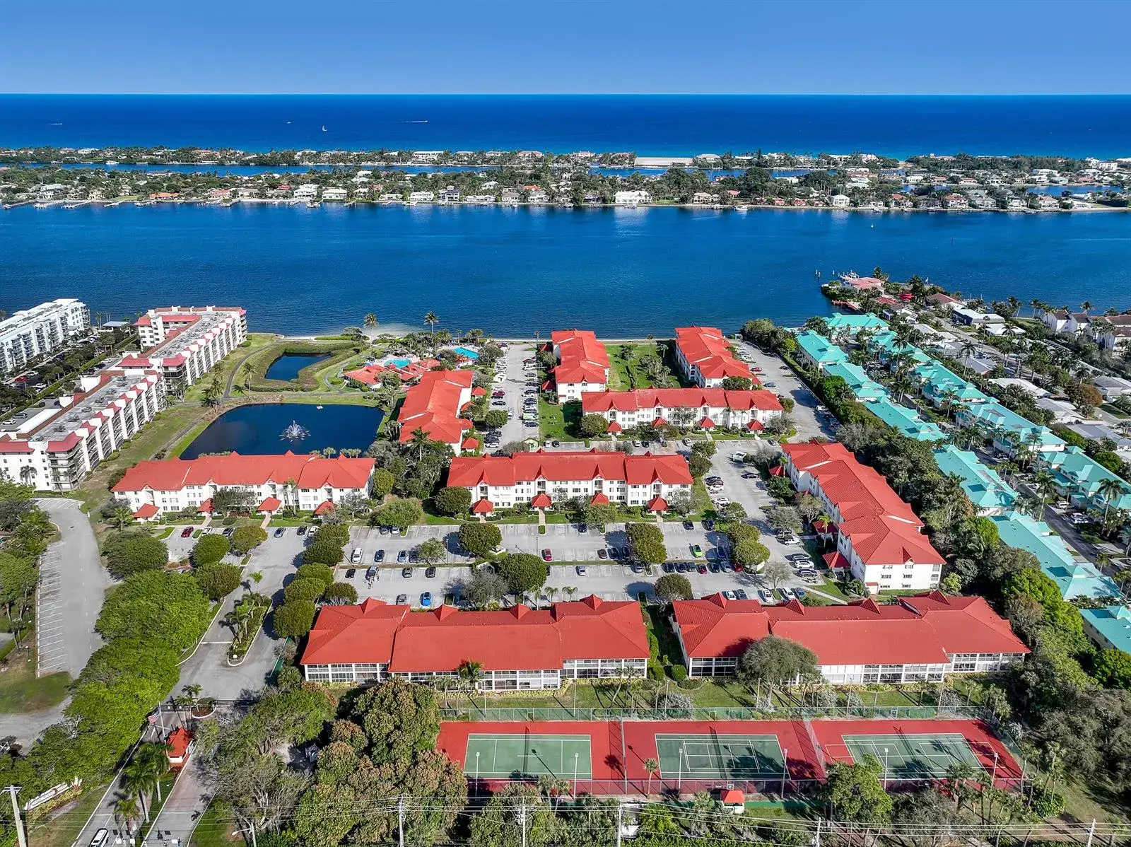 2 bedroom 2 bath Residential for sale at 105 Half Moon Circle # F1, Hypoluxo FL 33462
