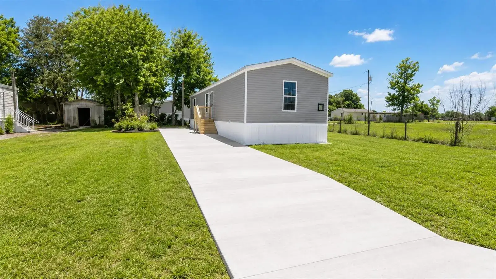 3 bedroom 2 bath Residential for sale at 820 Maryland Avenue, Clewiston FL 33440