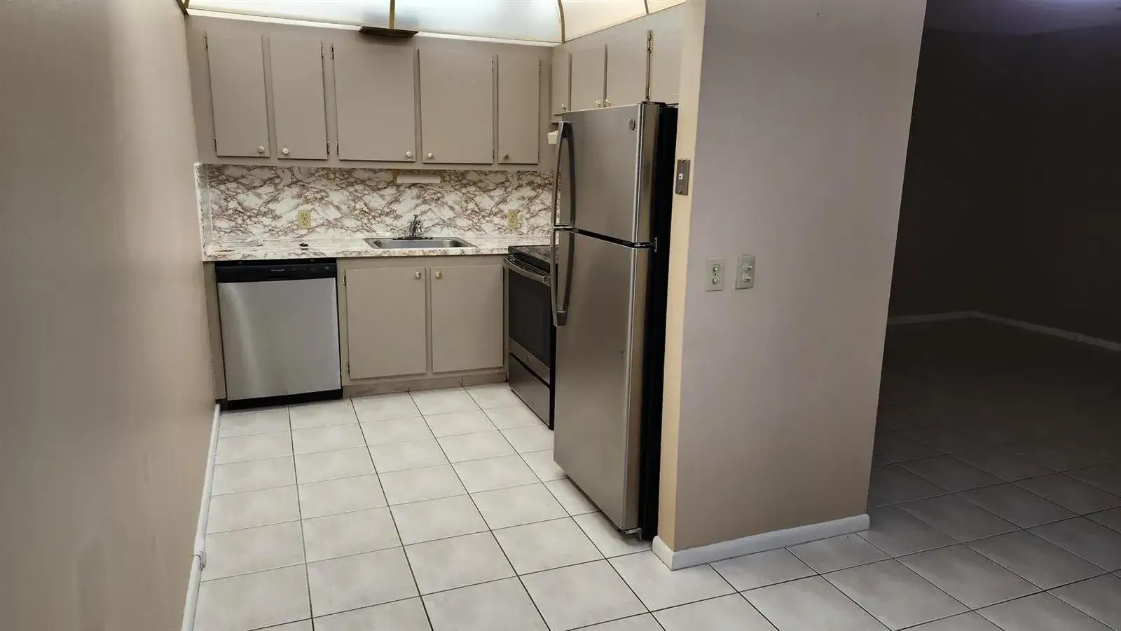 2 bedroom 1 bath Residential Lease for rent at 251 Fanshaw F, Boca Raton FL 33434