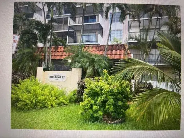 2 bedroom 2 bath Residential for sale at 4164 Inverrary Drive # 702, Lauderhill FL 33319