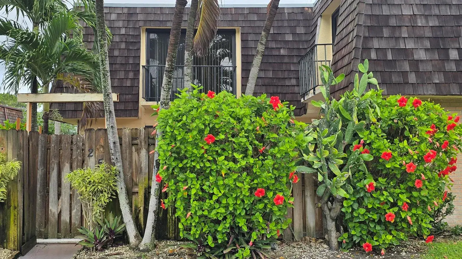 2 bedroom 2 bath Residential for sale at 257 Lake Arbor Drive, Palm Springs FL 33461