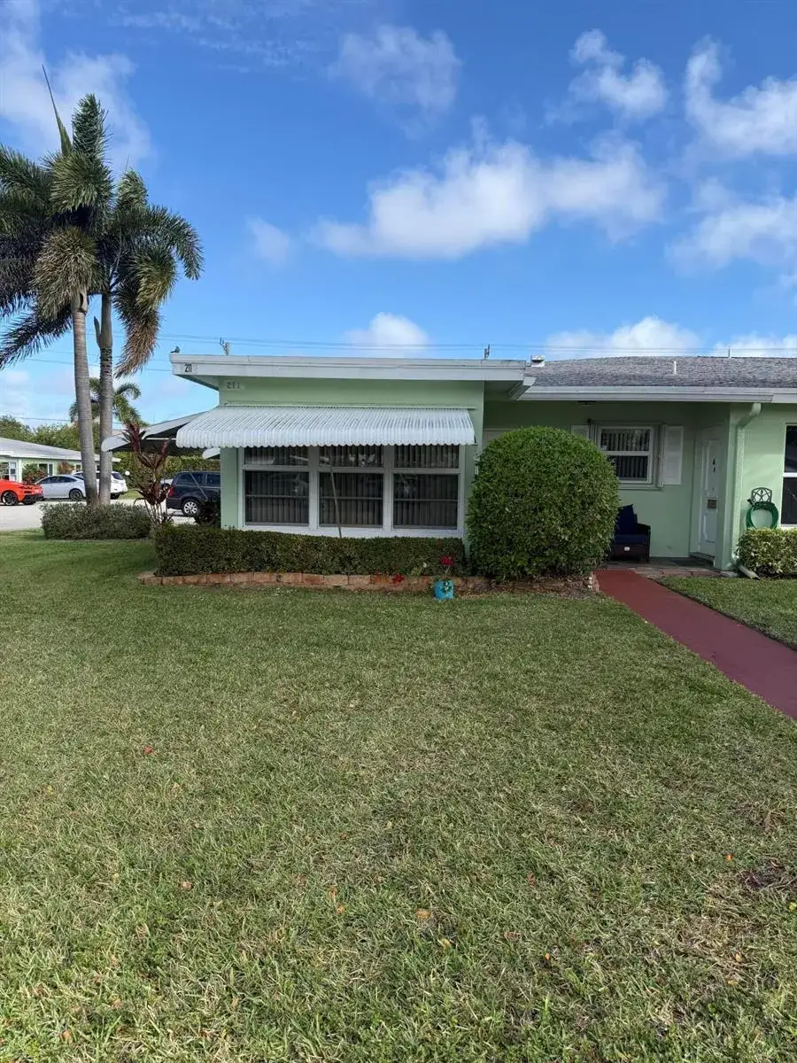 2 bedroom 2 bath Residential for sale at 211 Country Lane # A, Boynton Beach FL 33435