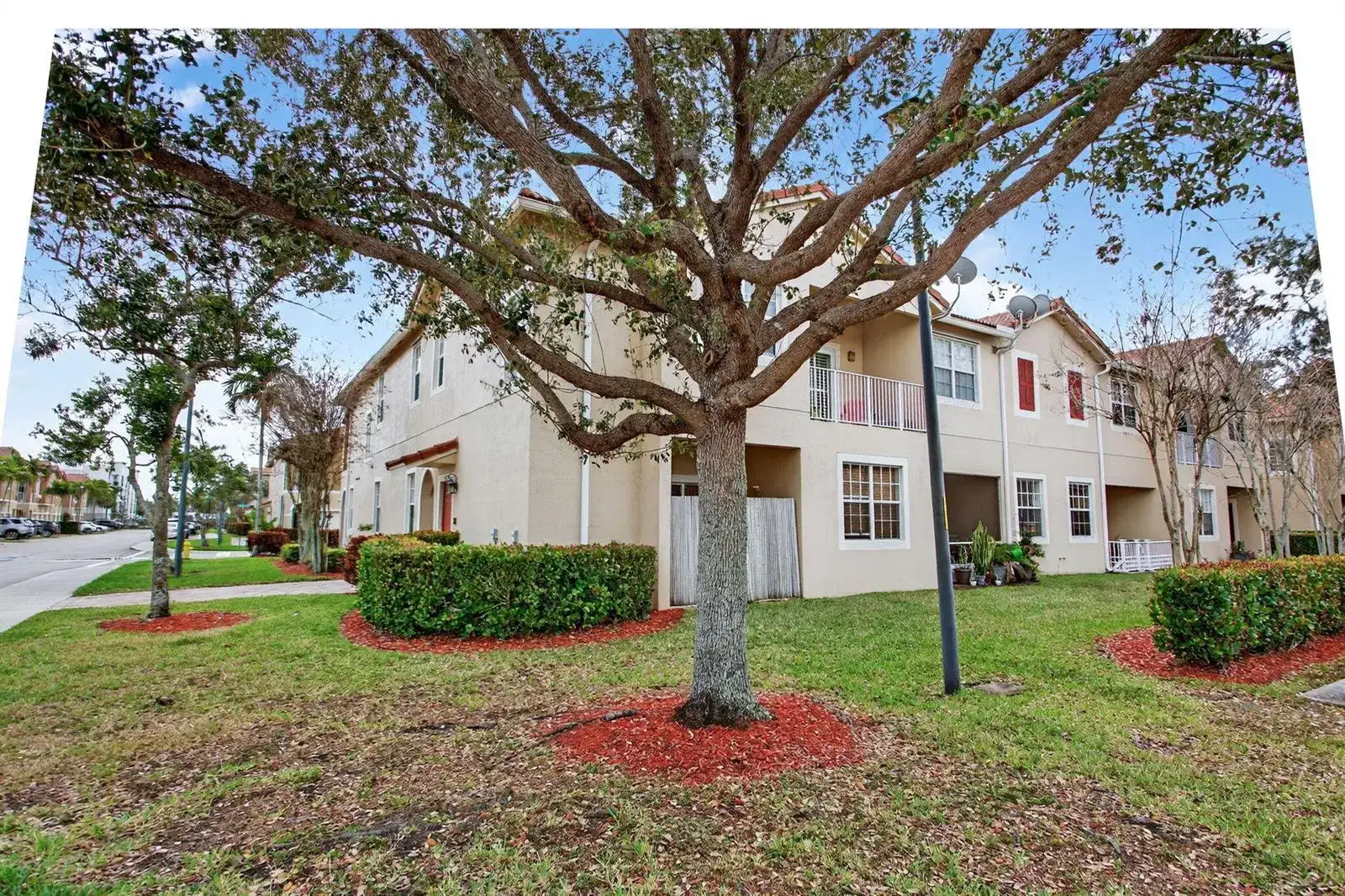 3 bedroom 2 bath Residential for sale at 9125 Pershore Place # 8204, Tamarac FL 33321