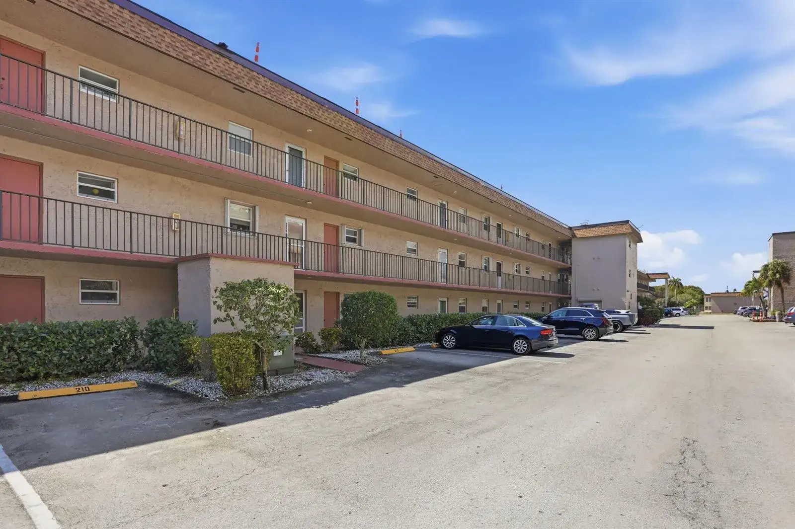 1 bedroom 1 bath Residential for sale at 721 Lori Drive # 113, Palm Springs FL 33461