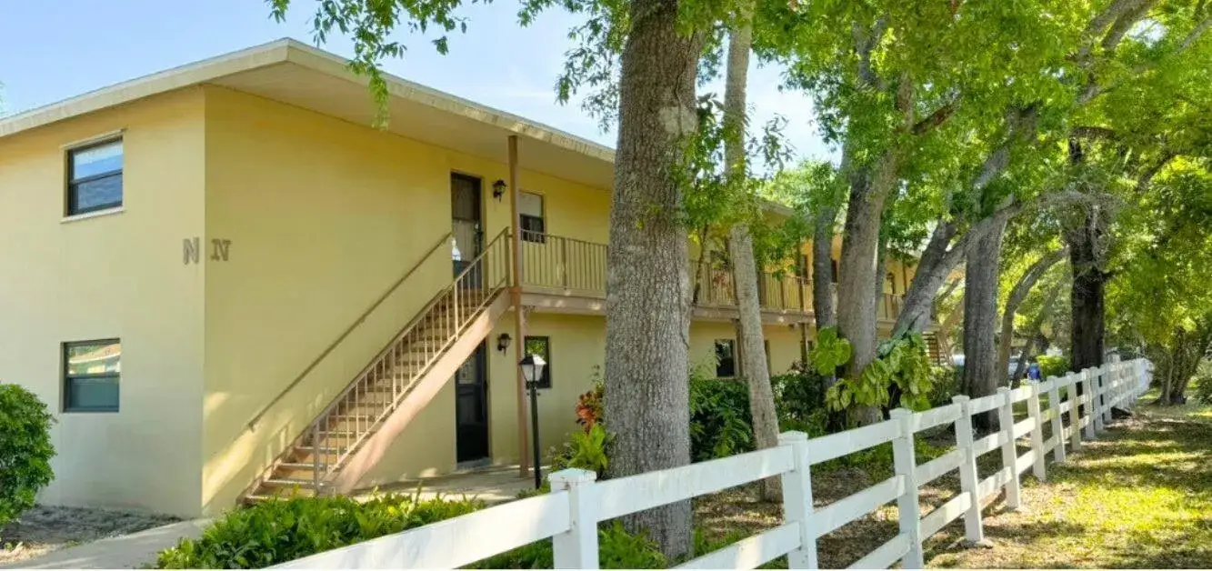 2 bedroom 2 bath Residential for sale at 400 18th Street # 5, Vero Beach FL 32960