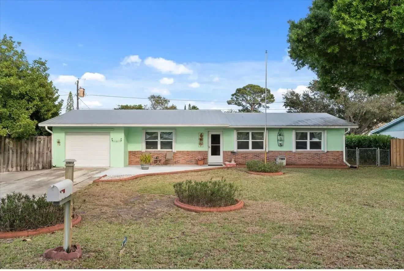 3 bedroom 2 bath Residential for sale at 1341 SE Seashell Lane, Stuart FL 34996