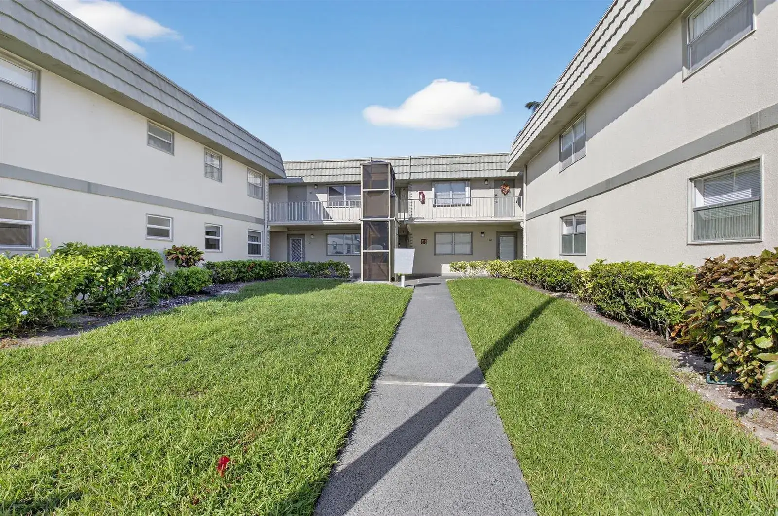 2 bedroom 2 bath Residential for sale at 60 Brittany # B, Delray Beach FL 33446