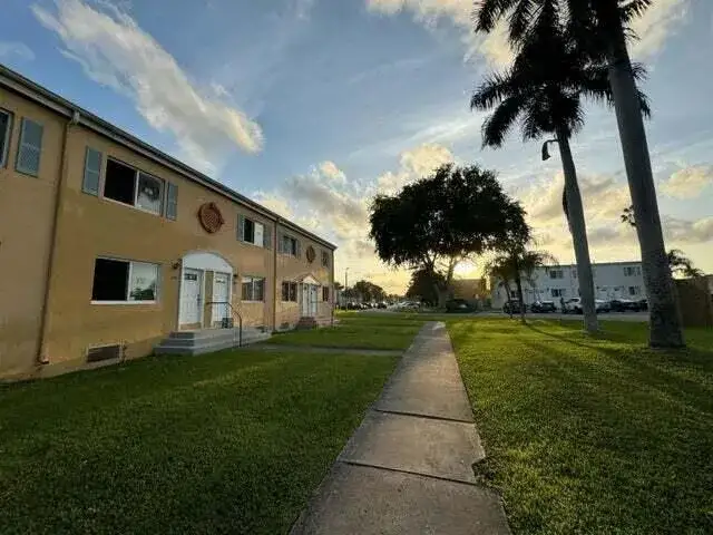2 bedroom 1 bath Residential for sale at 206 NW 84th Street # 206, Miami FL 33150