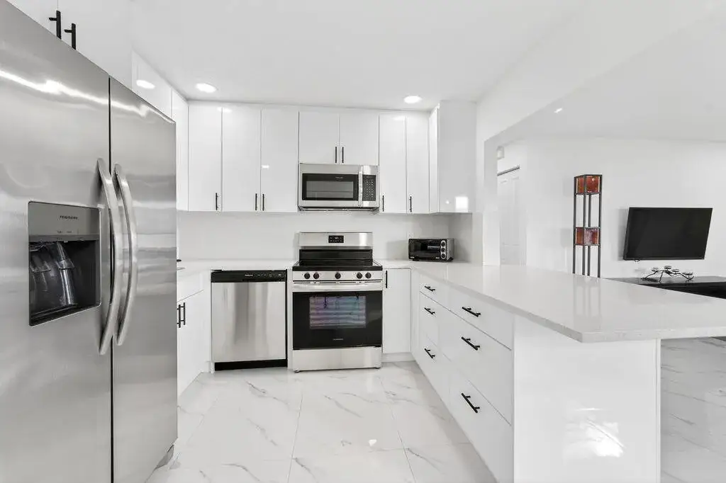 688 SW Lake Court, Boynton Beach FL 33426