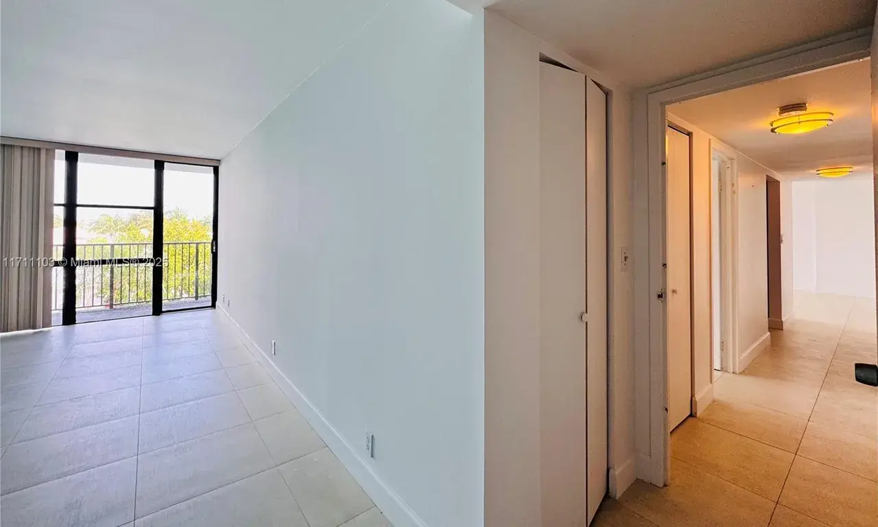 1000 Parkview Dr # 415, Hallandale Beach FL 33009