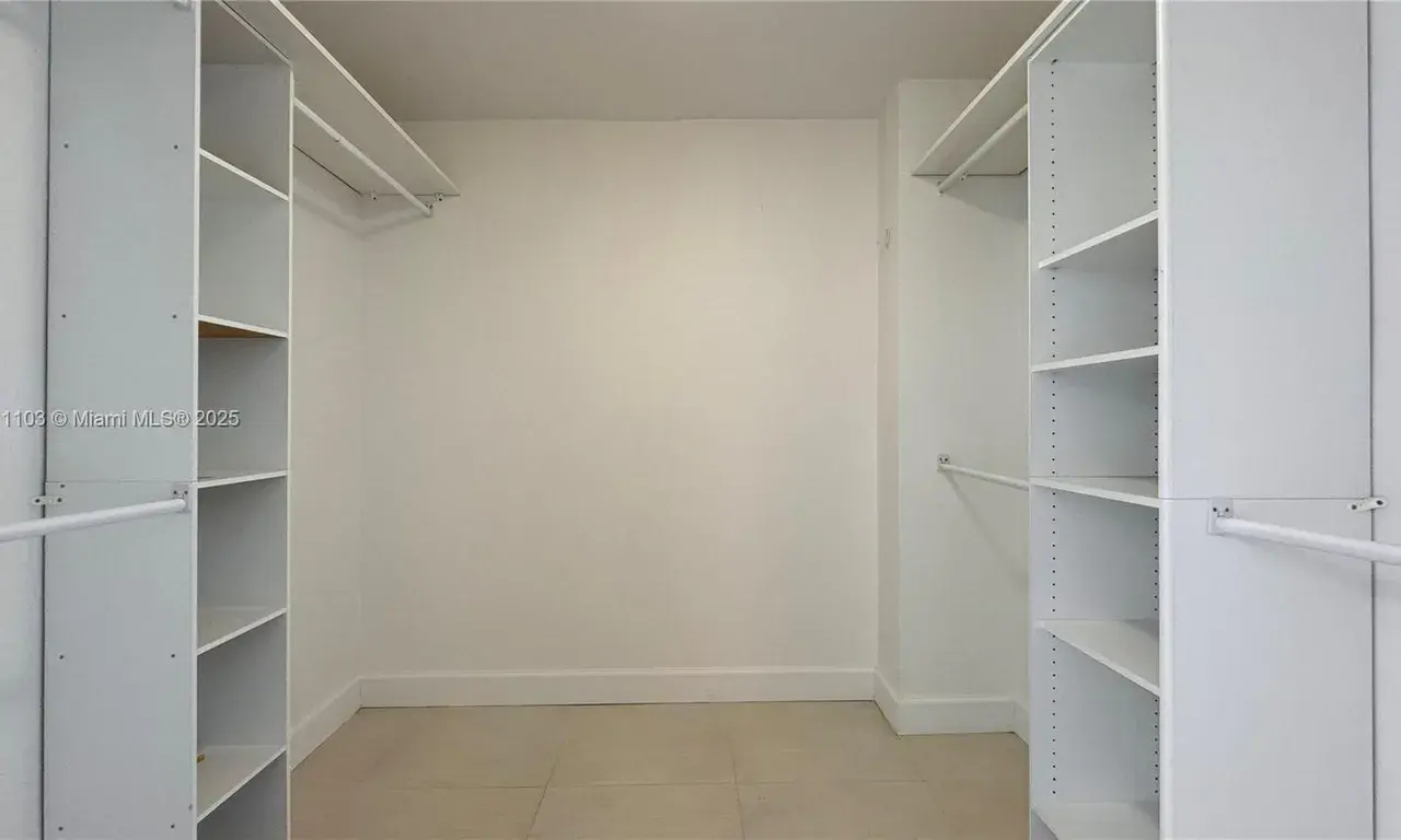 1000 Parkview Dr # 415, Hallandale Beach FL 33009