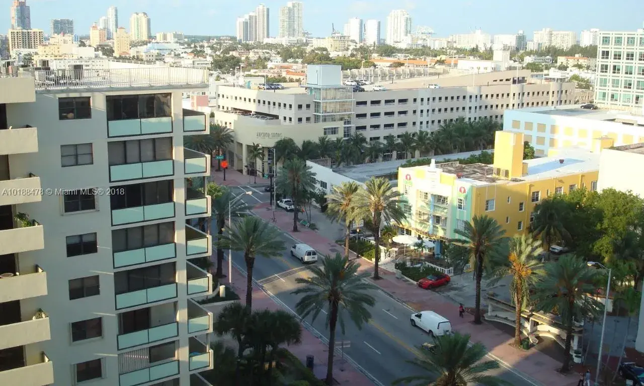 1 bedroom 1 bath for sale at 100 Lincoln Rd # 1105, Miami Beach FL 33139