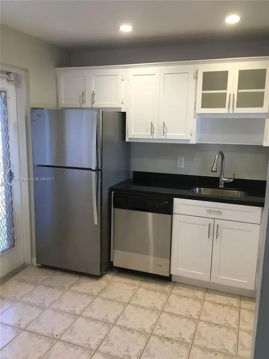 3181 S Ocean Dr # 405, Hallandale Beach FL 33009