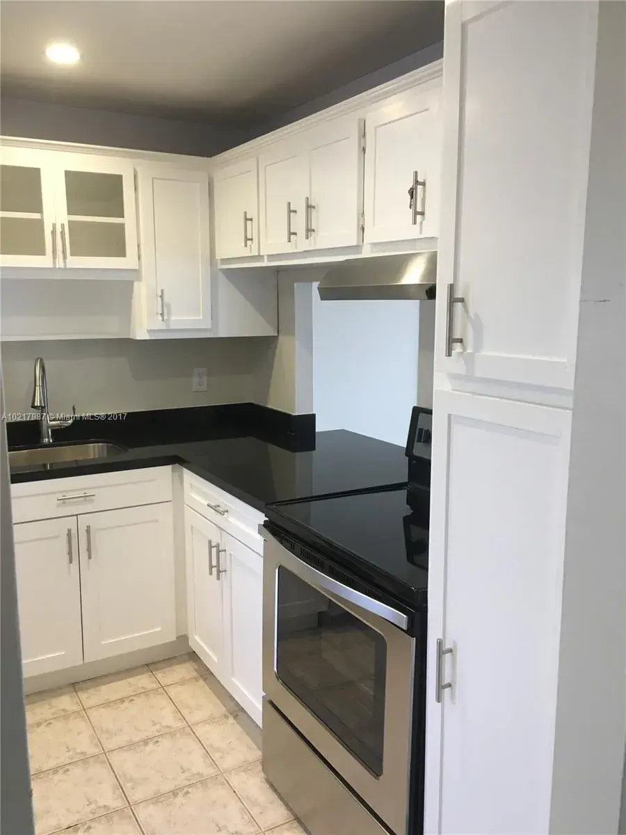 3181 S Ocean Dr # 405, Hallandale Beach FL 33009