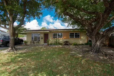 4061 SW 102nd Ct, Miami FL 33165